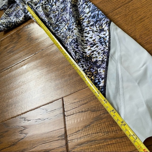 Lululemon Wunder Under Crop HighRise Luxtreme
Floral Metropolis Multi Starlight - Picture 10 of 12